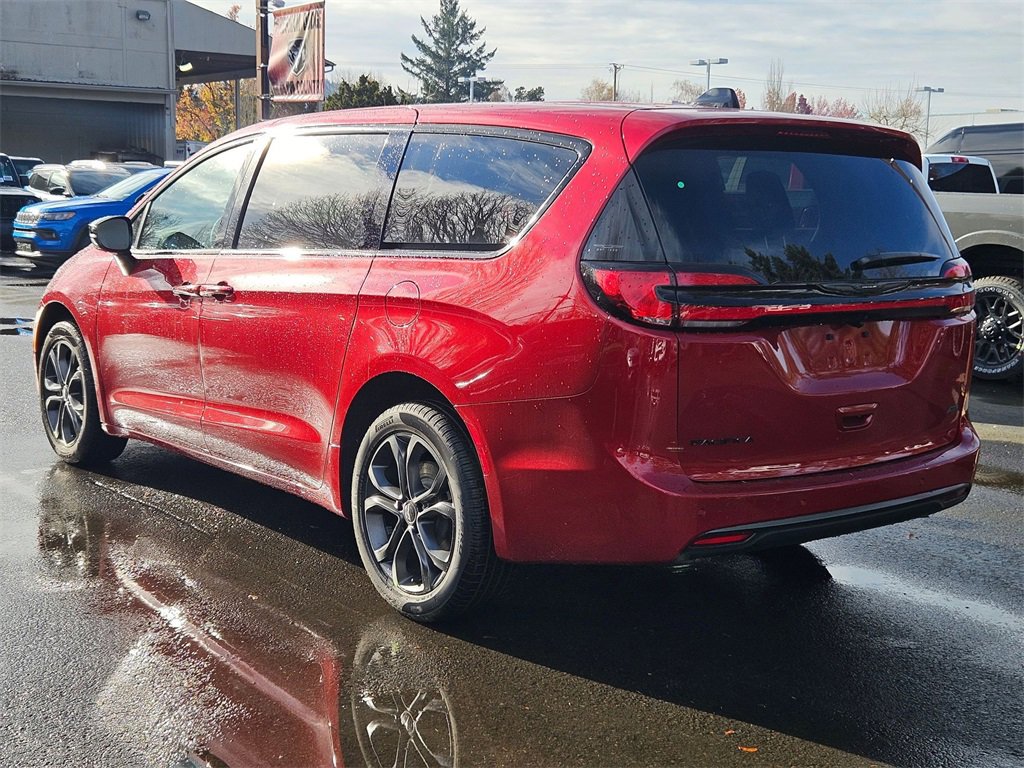 New 2026 Chrysler Pacifica Select image 5