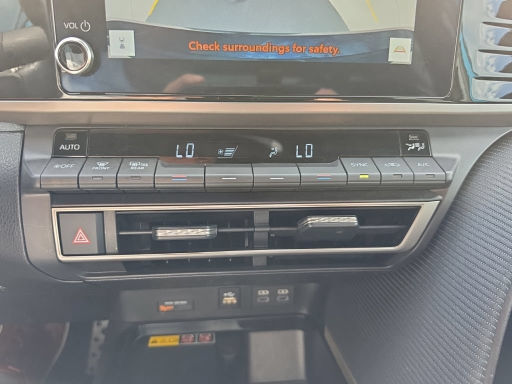 Used 2025 Toyota Camry SE FWD image 15