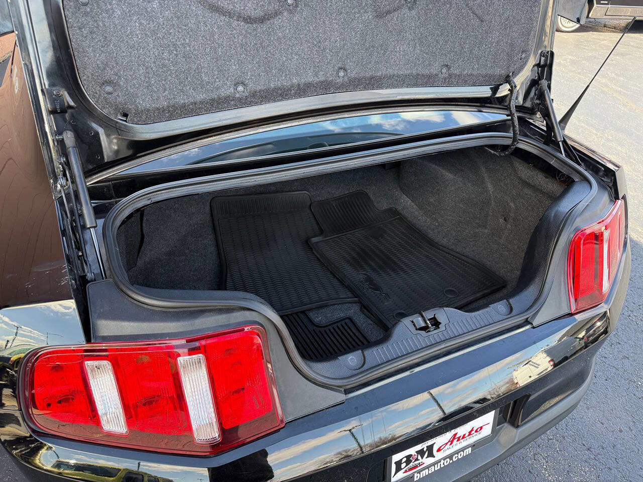 Used 2011 Ford Mustang GT Premium w/ Electronics Pkg RWD image 20