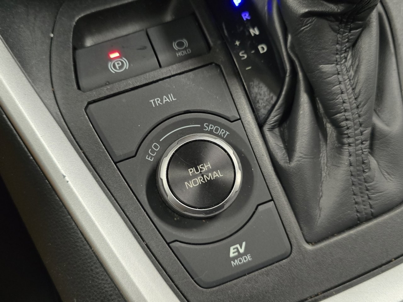 Used 2021 Toyota RAV4 XLE image 6