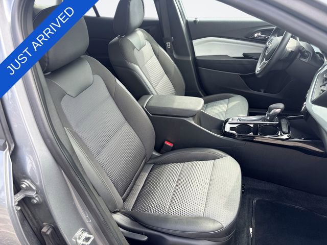 Used 2025 Chevrolet Trax LT w/ LT Convenience Package FWD image 24
