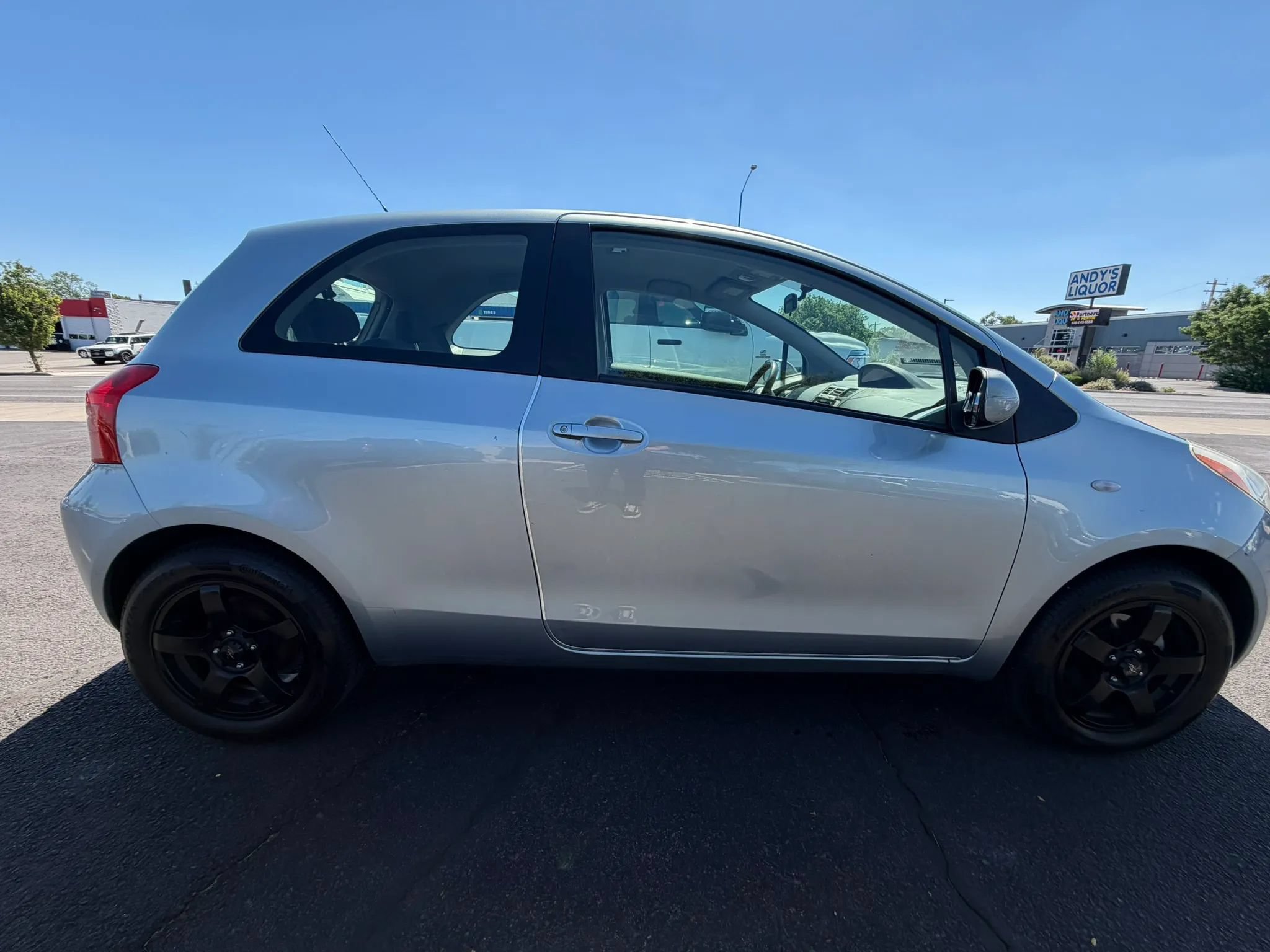 Used 2007 Toyota Yaris 2-Door Hatchback FWD image 5