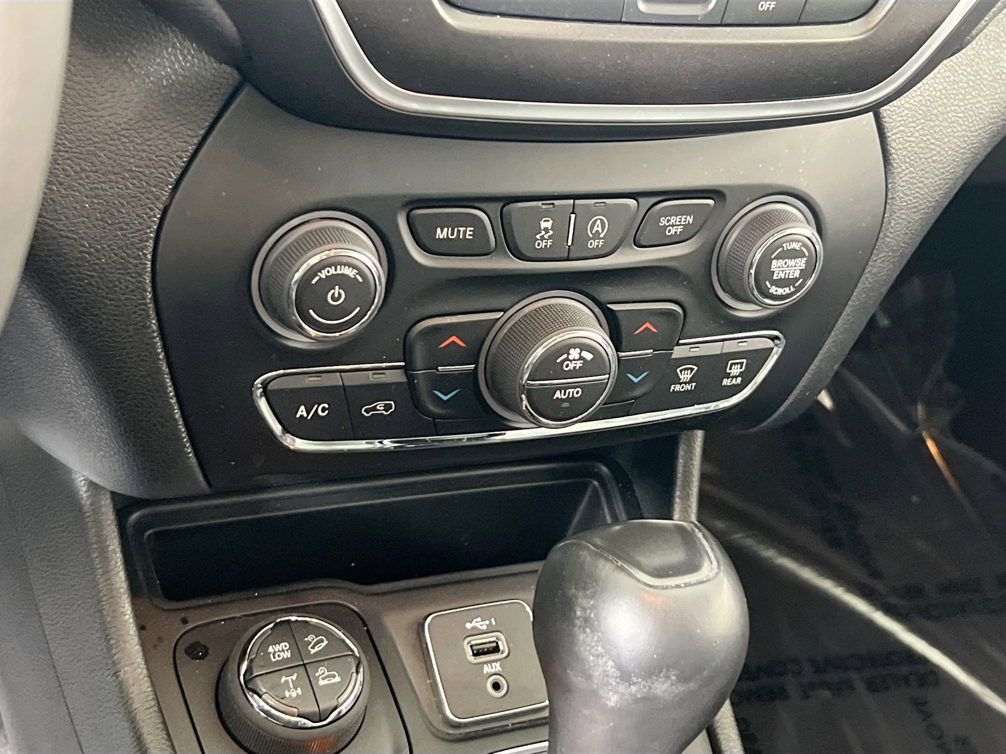 Used 2022 Jeep Cherokee Trailhawk w/ Sound & Nav Group image 16