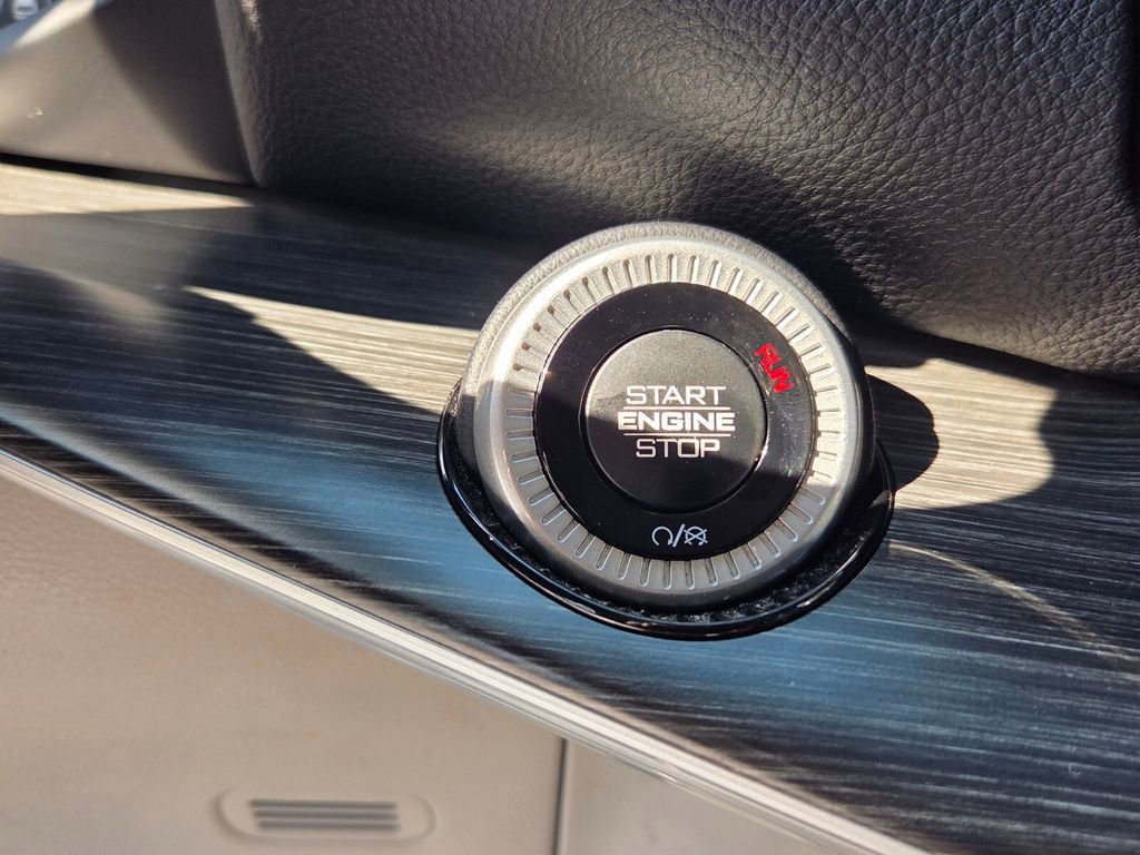 Used 2023 Jeep Wagoneer L Series III w/ Preferred Equipment Group image 19