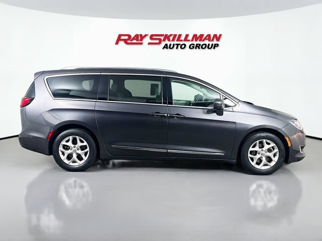 Used 2019 Chrysler Pacifica Touring-L Plus w/ Advanced Safetytec Group FWD image 8
