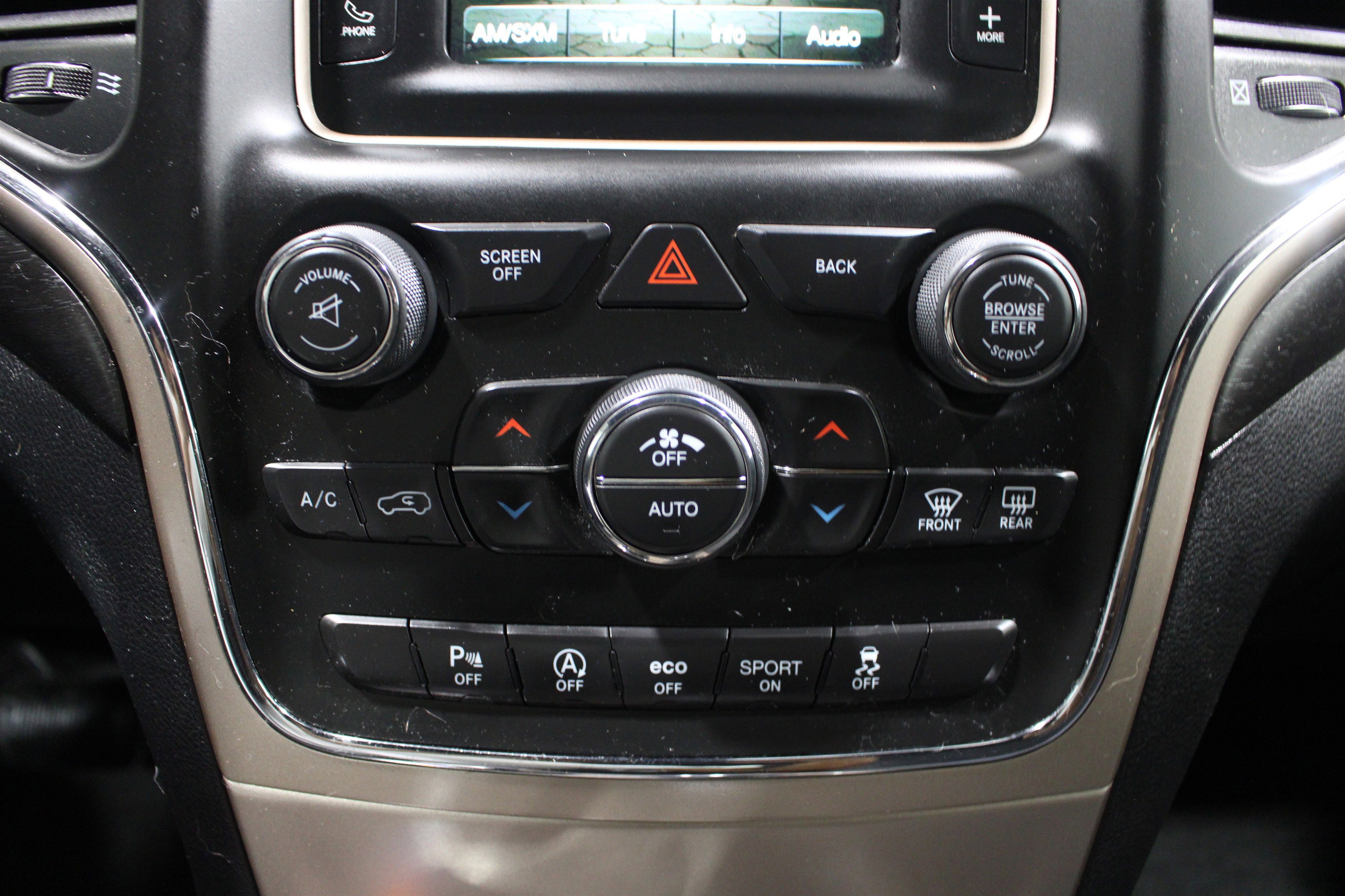 Used 2017 Jeep Grand Cherokee Laredo w/ Quick Order Package 23E AWD/4WD image 14