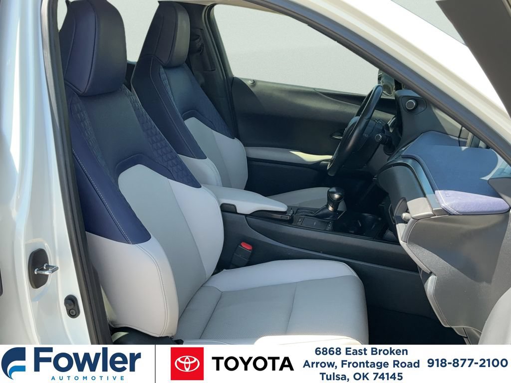 Used 2022 Lexus UX 200 w/ Premium Package FWD image 15