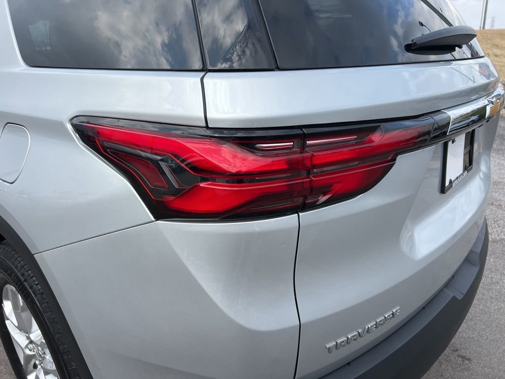 Used 2022 Chevrolet Traverse LS image 13