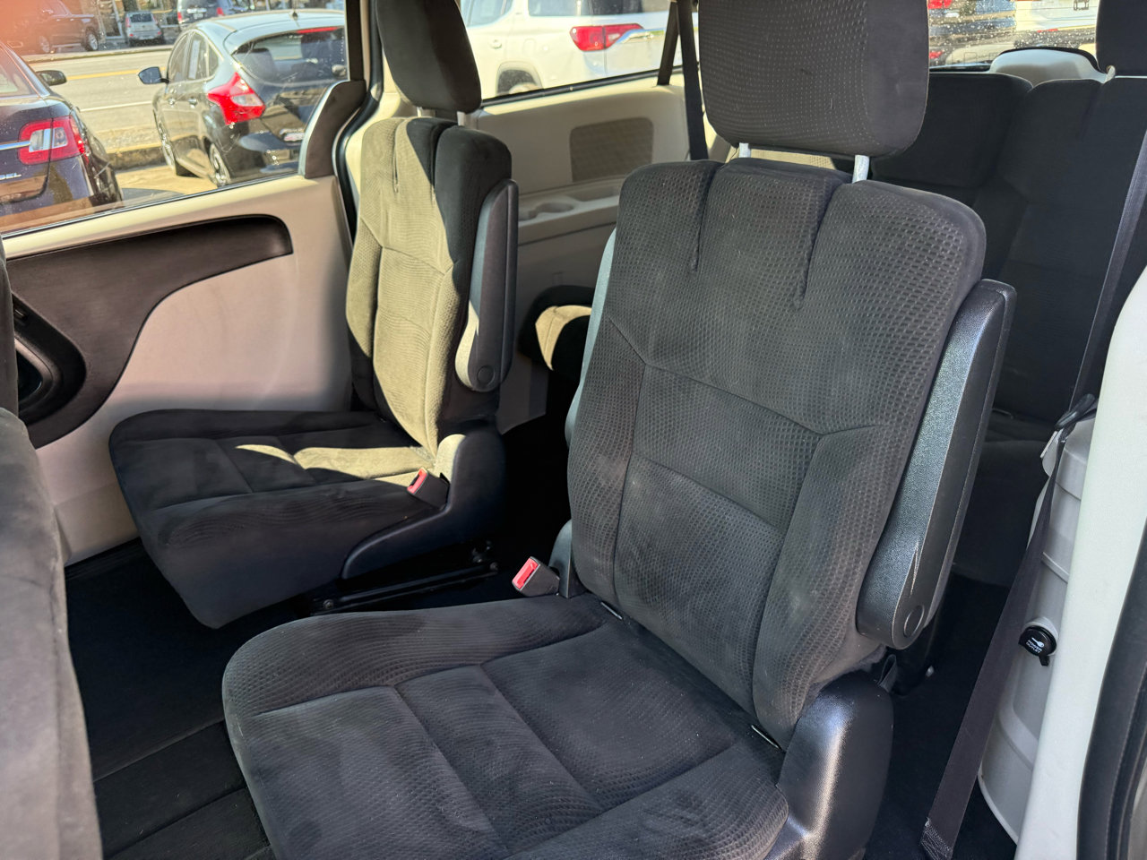 Used 2016 Dodge Grand Caravan SXT image 39