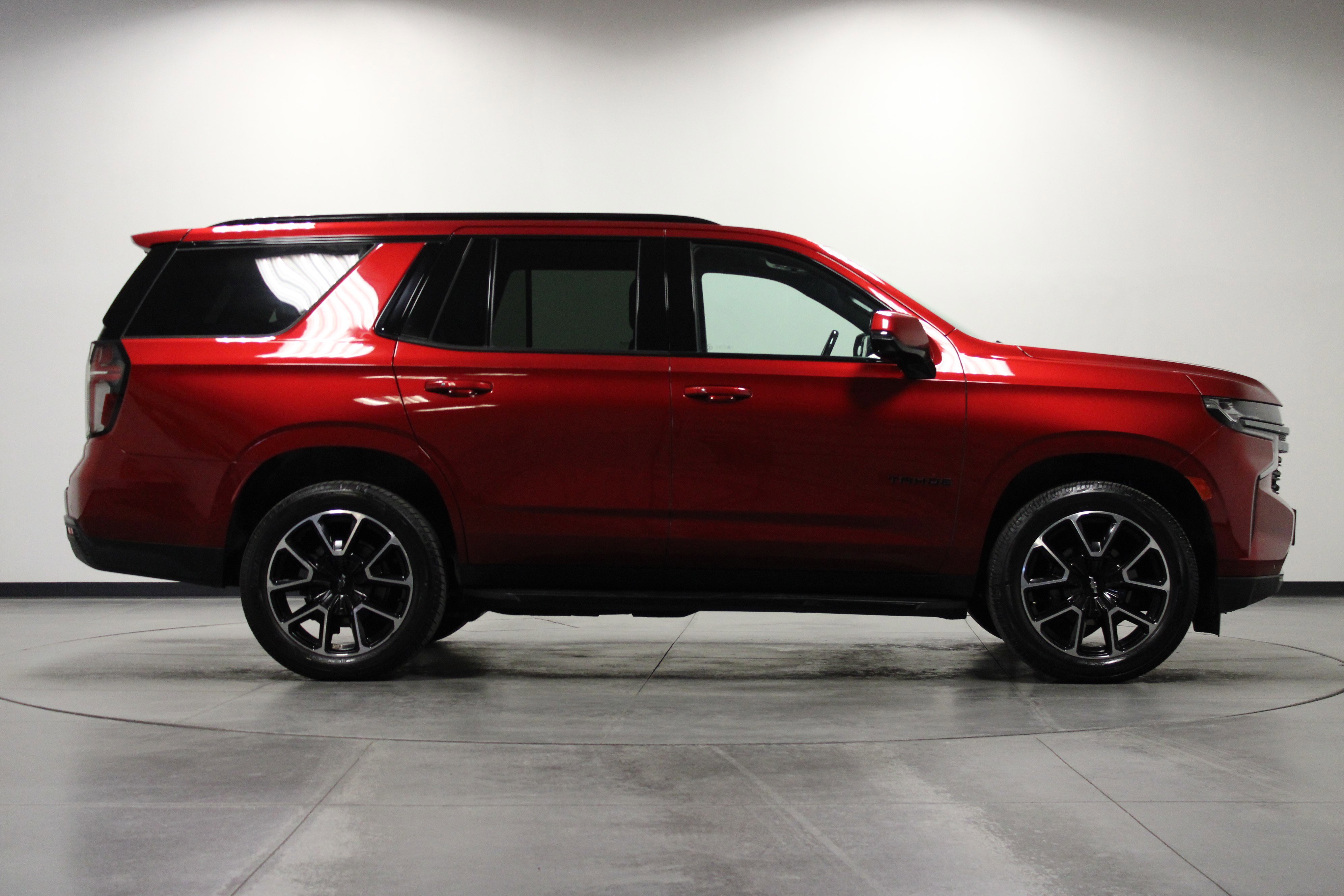 Used 2021 Chevrolet Tahoe RST w/ Luxury Package image 3