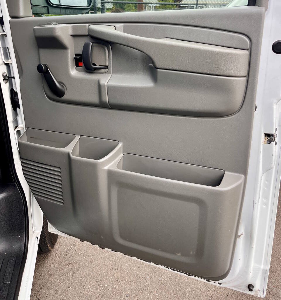 Used 2013 Chevrolet Express 2500 RWD image 17