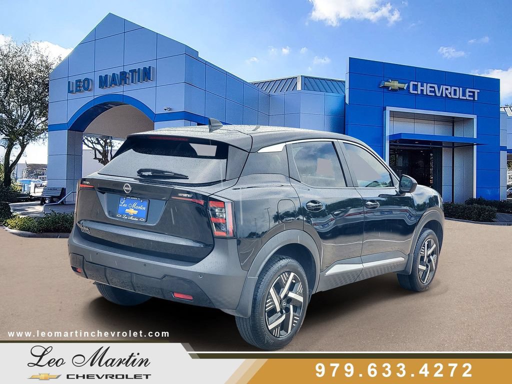 Used 2025 Nissan Kicks SV FWD image 3