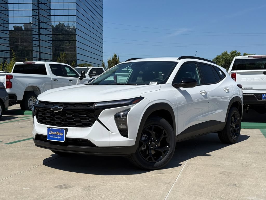 New 2026 Chevrolet Trax LT w/ Driver Confidence Package FWD image 2