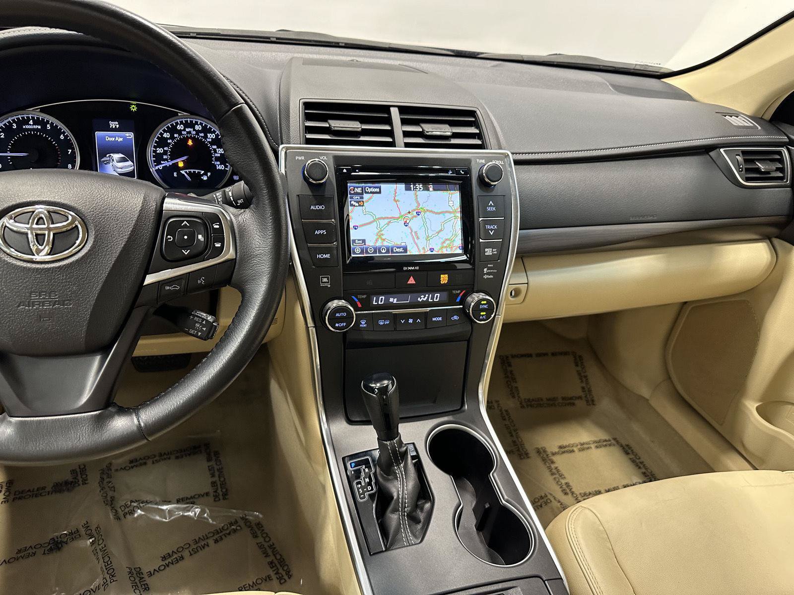 Used 2017 Toyota Camry XLE w/ Moonroof Package FWD image 20