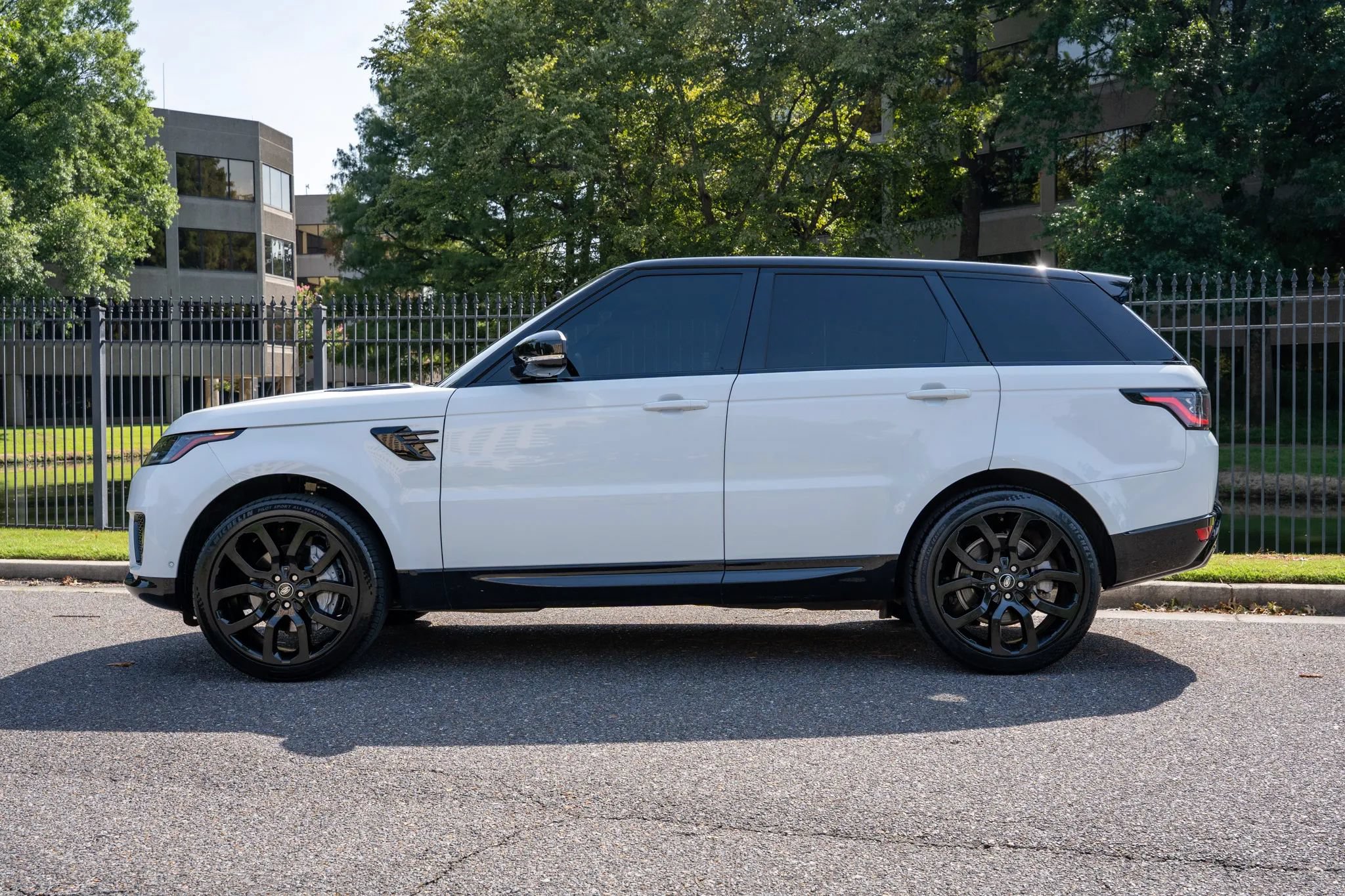 Used 2022 Land Rover Range Rover Sport HSE Silver Edition AWD/4WD image 9