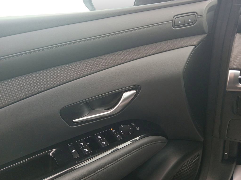 Used 2025 Hyundai Tucson Limited image 8