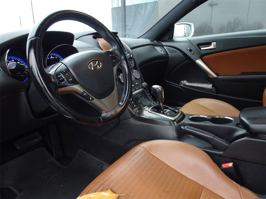 Used 2014 Hyundai Genesis 3.8 image 9