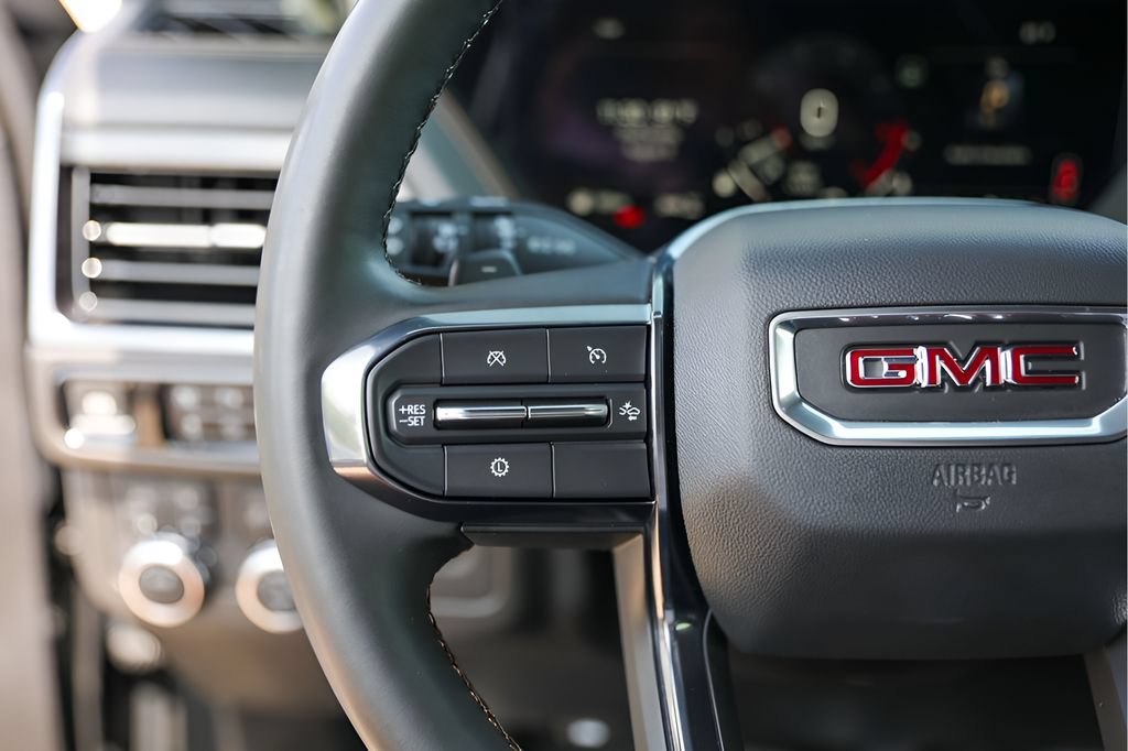 Used 2025 GMC Yukon AT4 w/ AT4 Premium Package AWD/4WD image 17