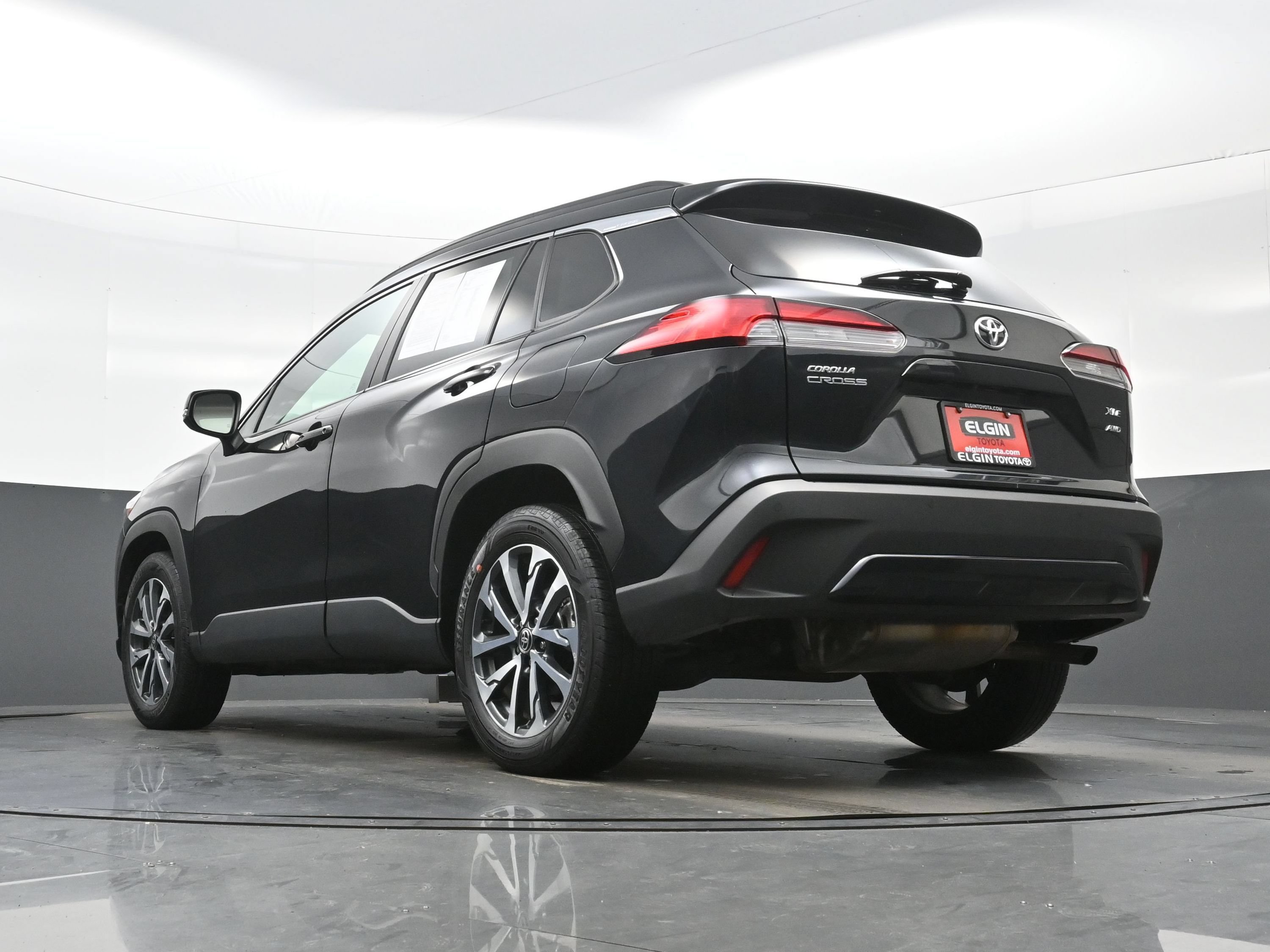 Used 2025 Toyota Corolla Cross XLE AWD/4WD image 30