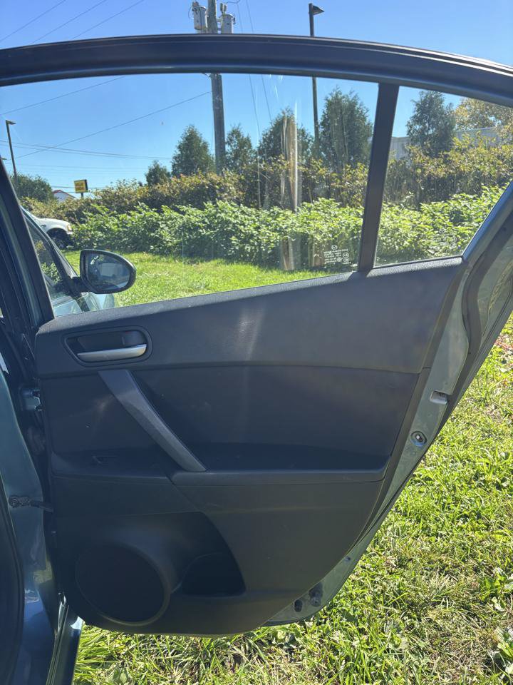 Used 2010 MAZDA MAZDA3 i Touring FWD image 24