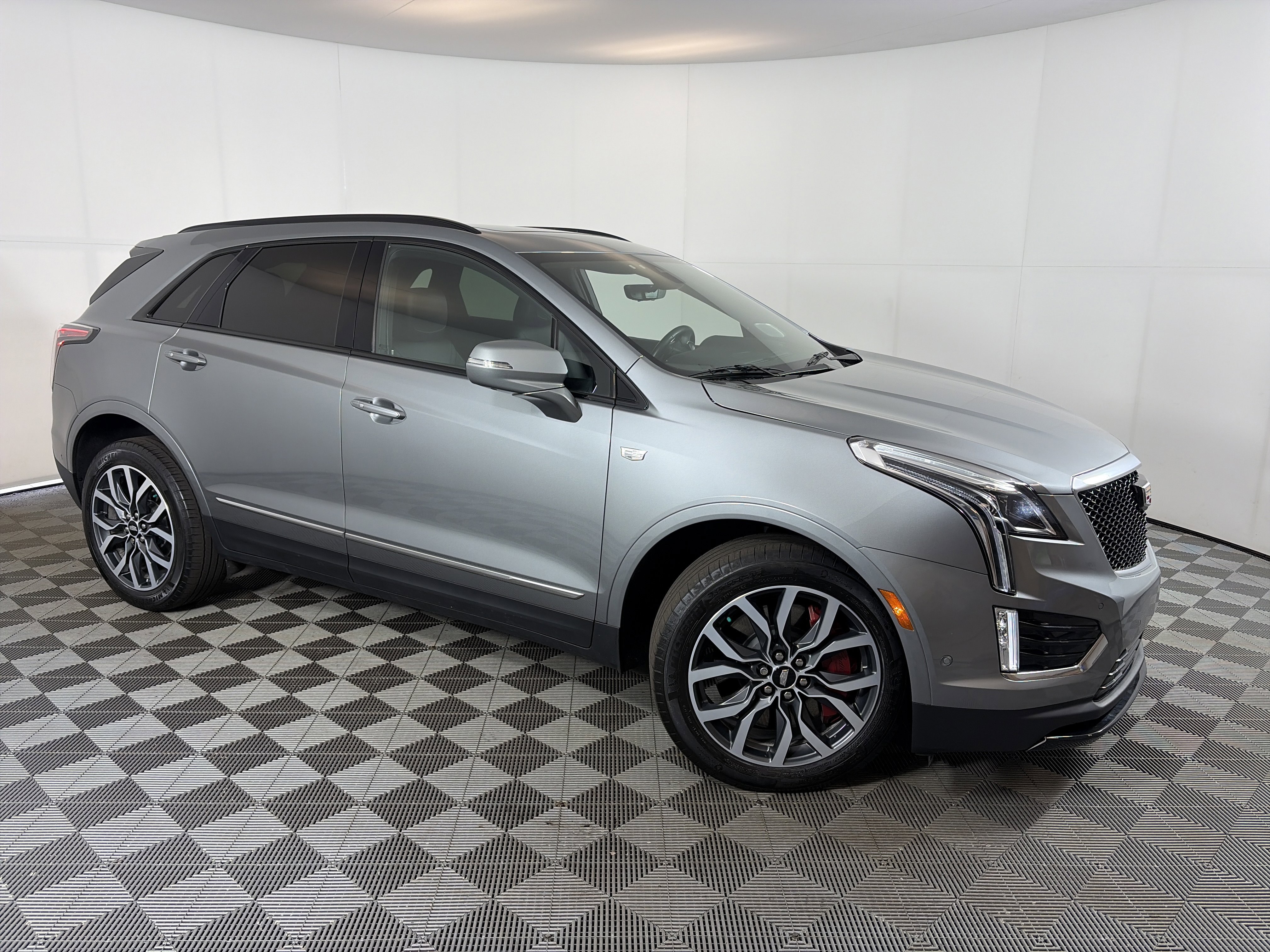 Certified 2024 Cadillac XT5 Sportv w/ Technology Package image 1