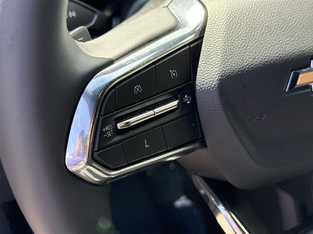 Used 2025 Chevrolet Equinox LT image 32