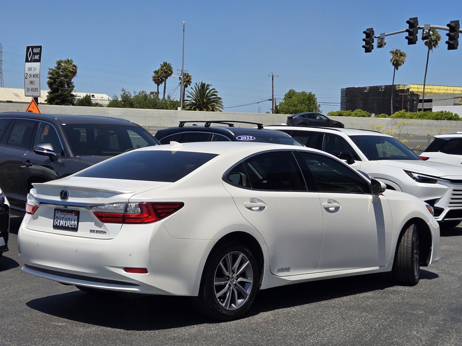 Used 2017 Lexus ES 300h w/ Navigation System Package FWD image 4
