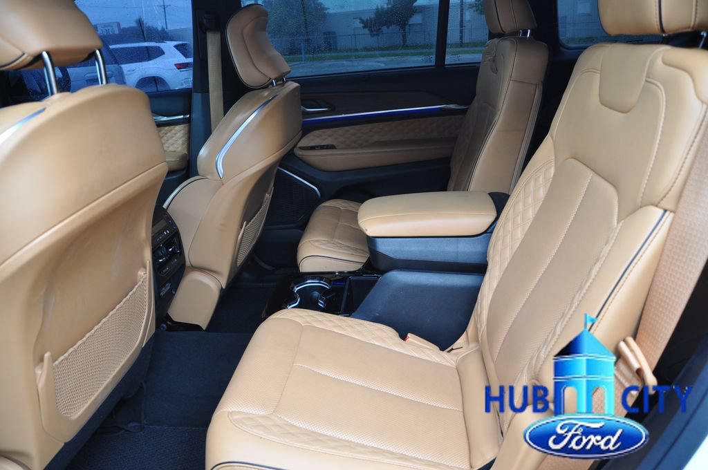 Used 2023 Jeep Grand Cherokee L Summit w/ Advanced Protech Group IV AWD/4WD image 12
