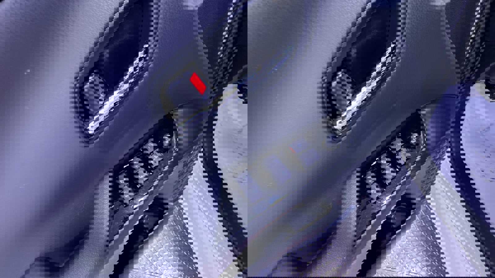 Used 2018 Toyota Prius Prime Premium image 12