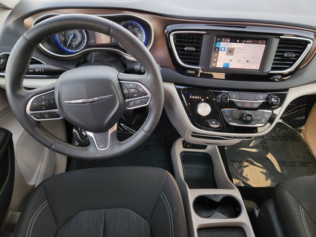 Used 2023 Chrysler Voyager LX image 27