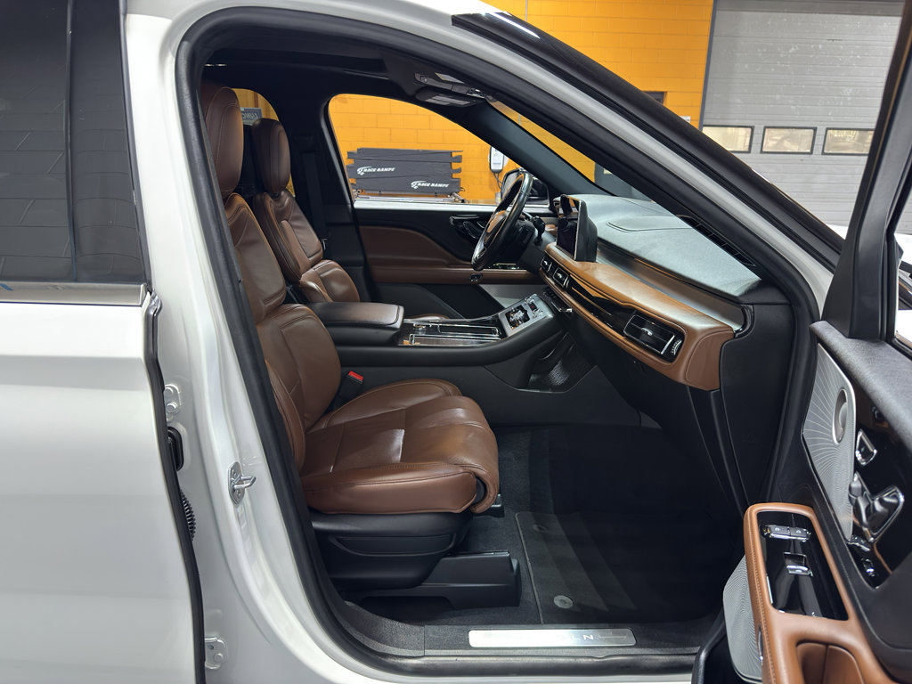 Used 2023 Lincoln Aviator Reserve w/ Equipment Group 201A image 19