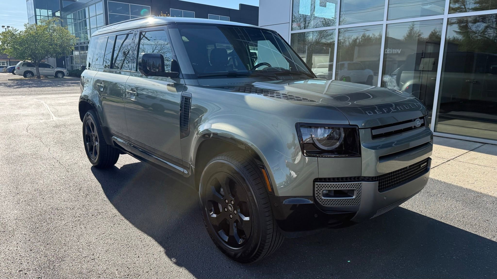 Used 2023 Land Rover Defender 110 X-Dynamic SE image 10