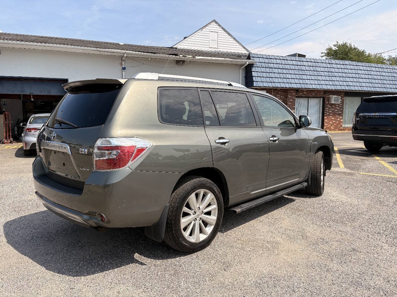 Used 2010 Toyota Highlander Limited AWD/4WD image 8