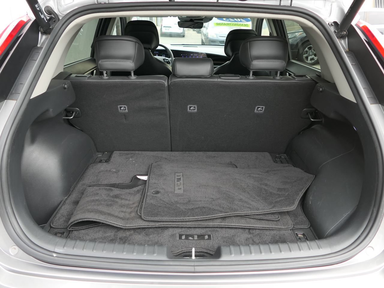 Certified 2023 Kia Niro SX Touring FWD image 22