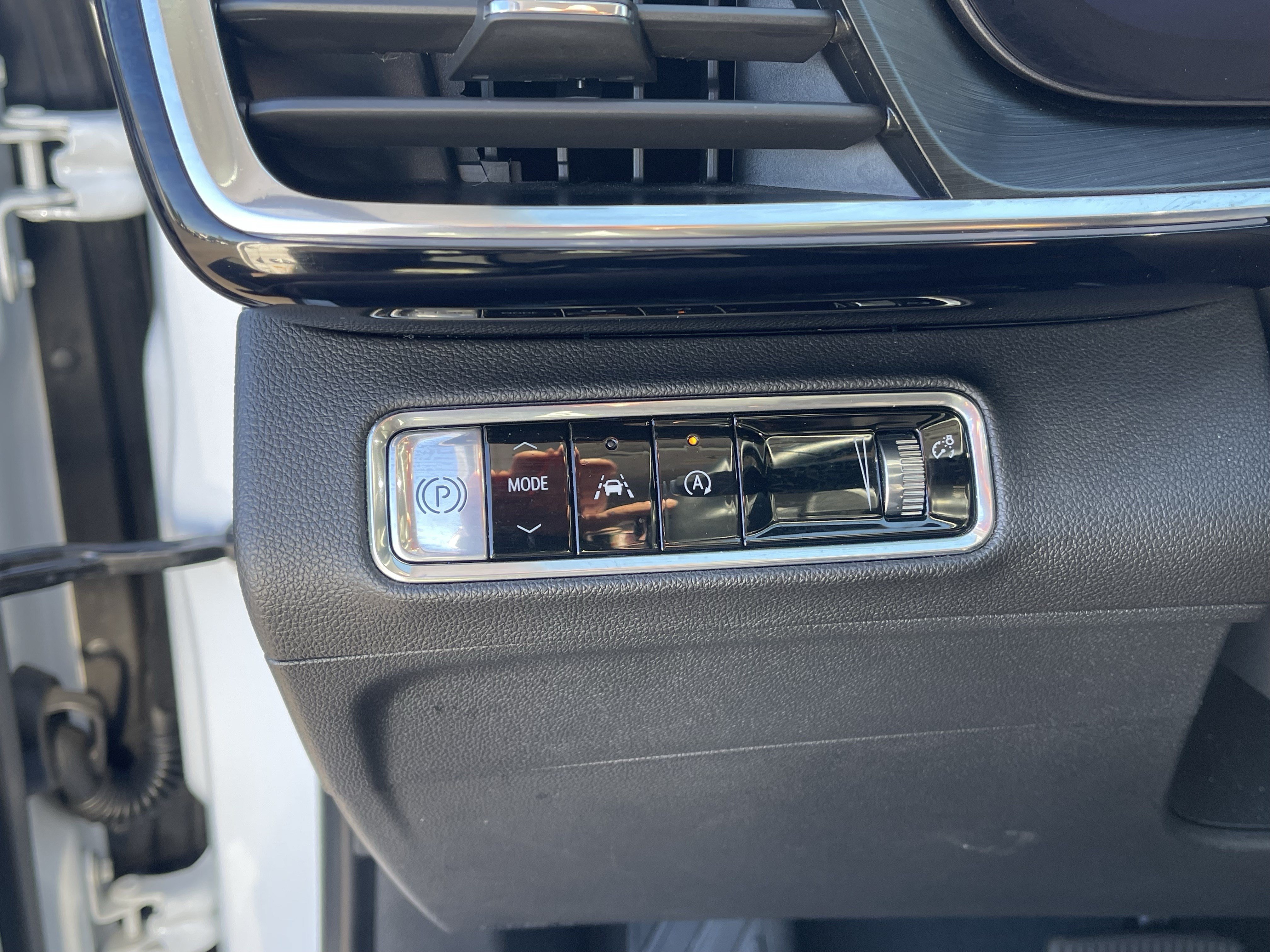 Used 2024 Buick Envision Preferred AWD/4WD image 25