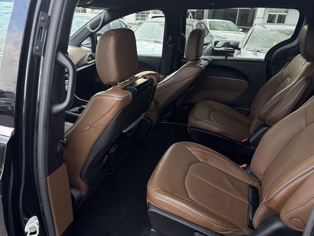 Used 2021 Chrysler Pacifica Limited w/ Uconnect Theater Family Group image 21