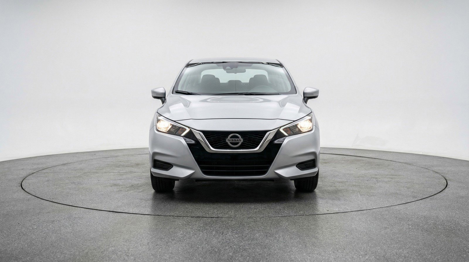 Used 2025 Nissan Versa SV image 2