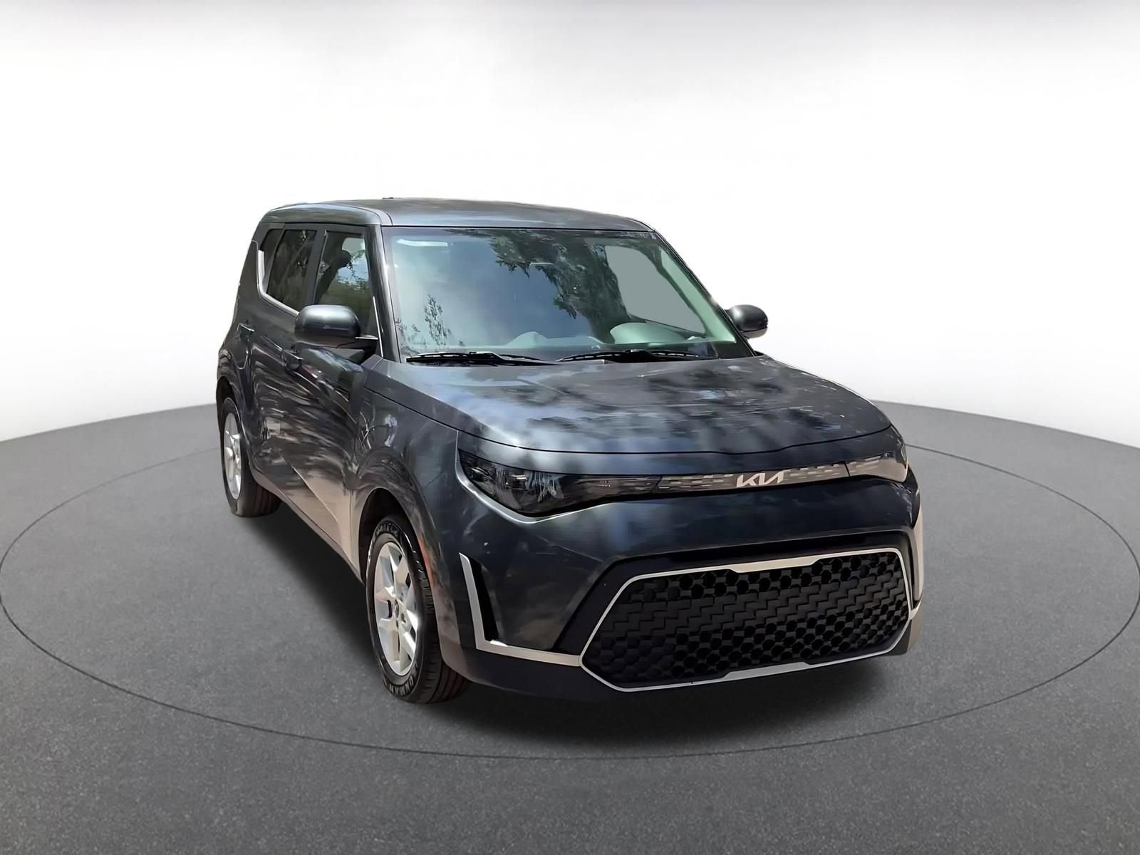 Used 2025 Kia Soul LX w/ LX Technology Package FWD image 3
