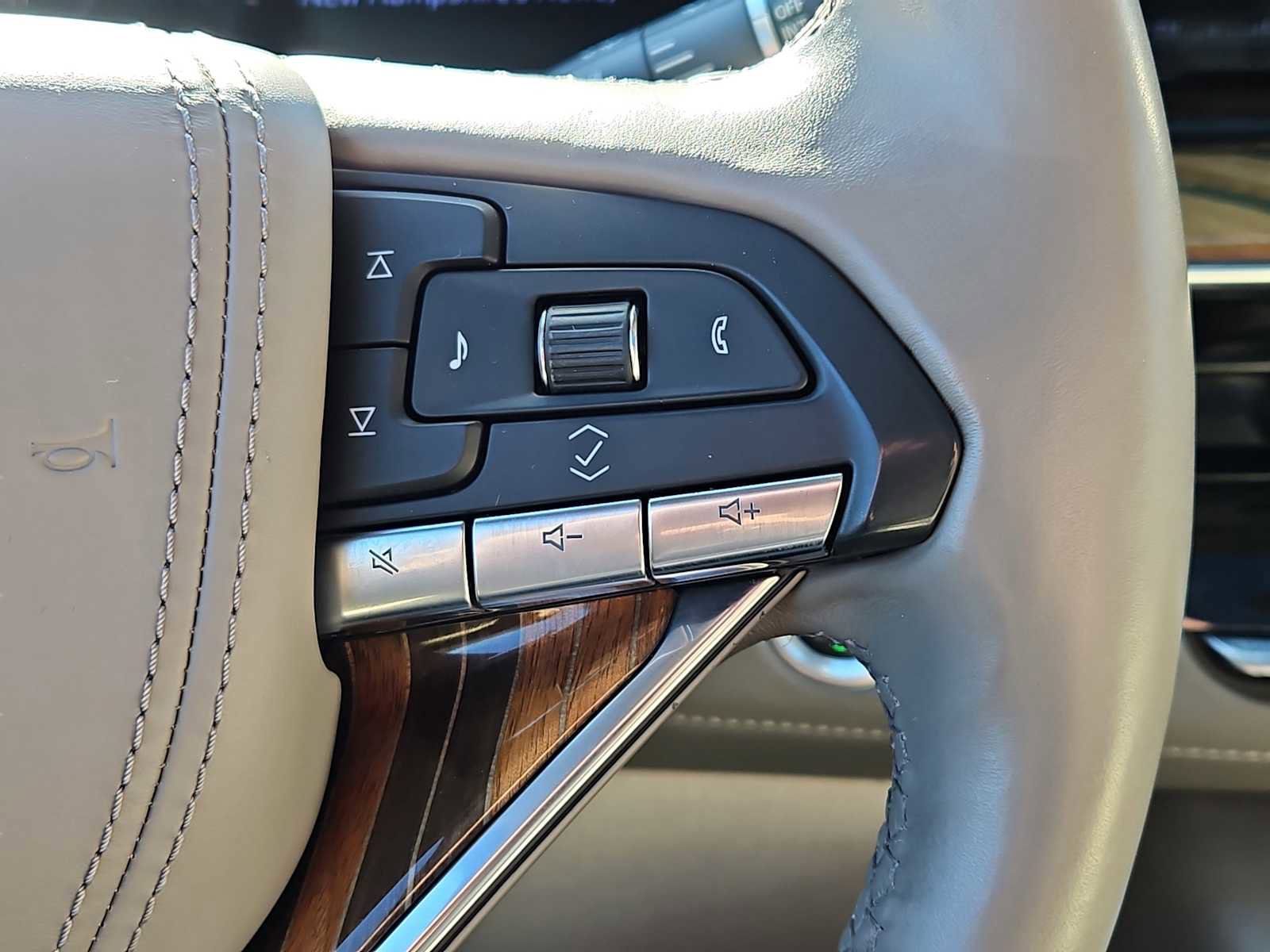 Used 2021 Cadillac Escalade Premium Luxury Platinum image 25