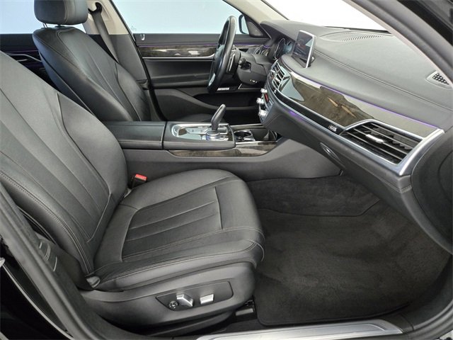 Used 2016 BMW 740i image 3
