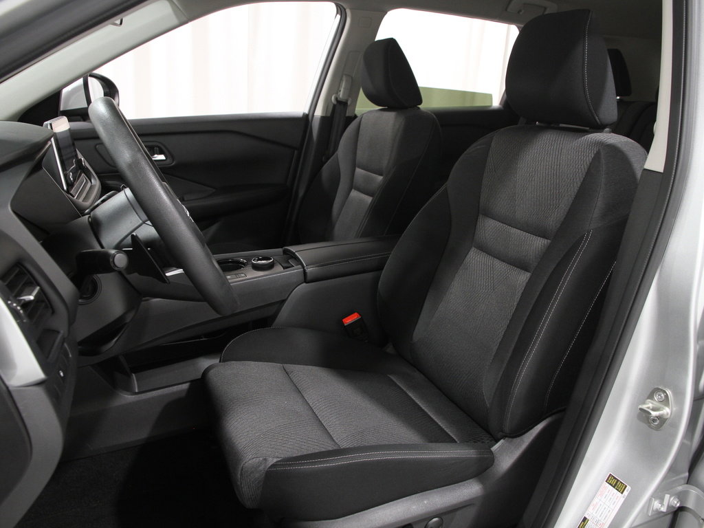 Used 2024 Nissan Rogue SV image 5