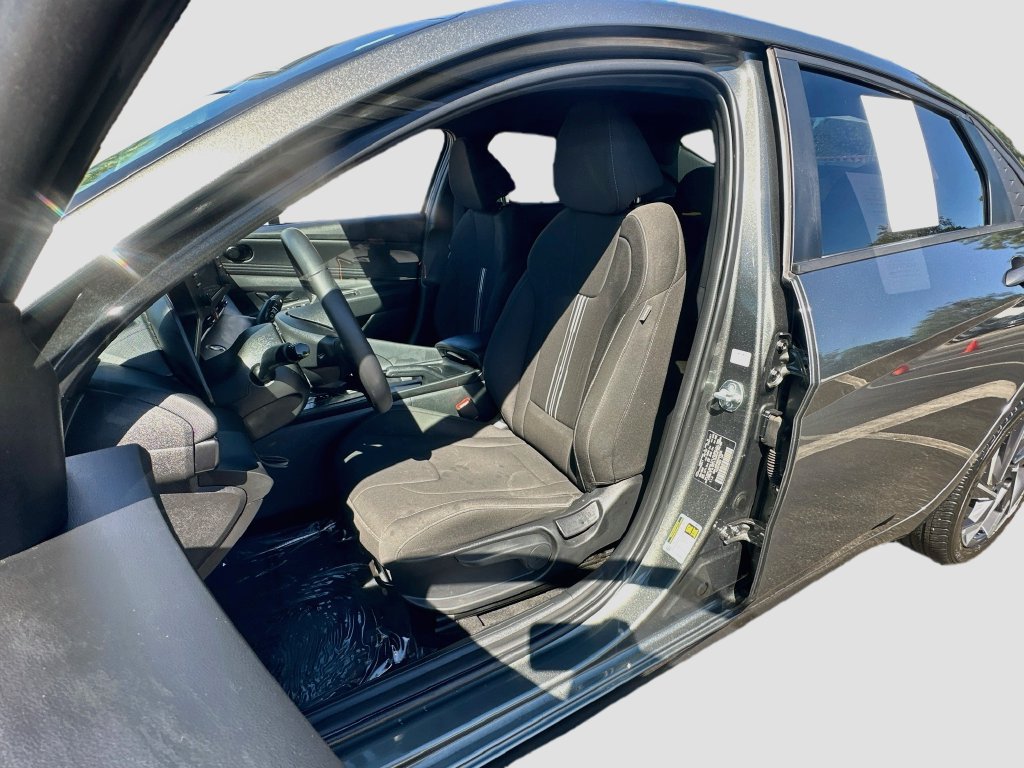 Used 2025 Hyundai Elantra Sport FWD image 19