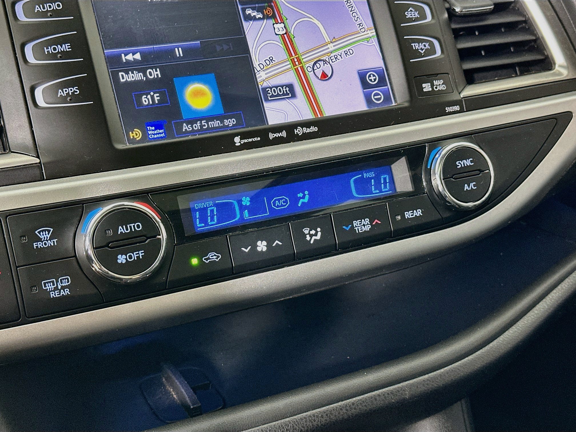 Used 2019 Toyota Highlander SE w/ Nightshade Edition AWD/4WD image 27
