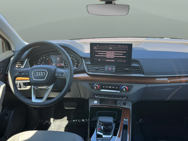 Used 2023 Audi Q5 2.0T Premium w/ Convenience Package AWD/4WD image 9