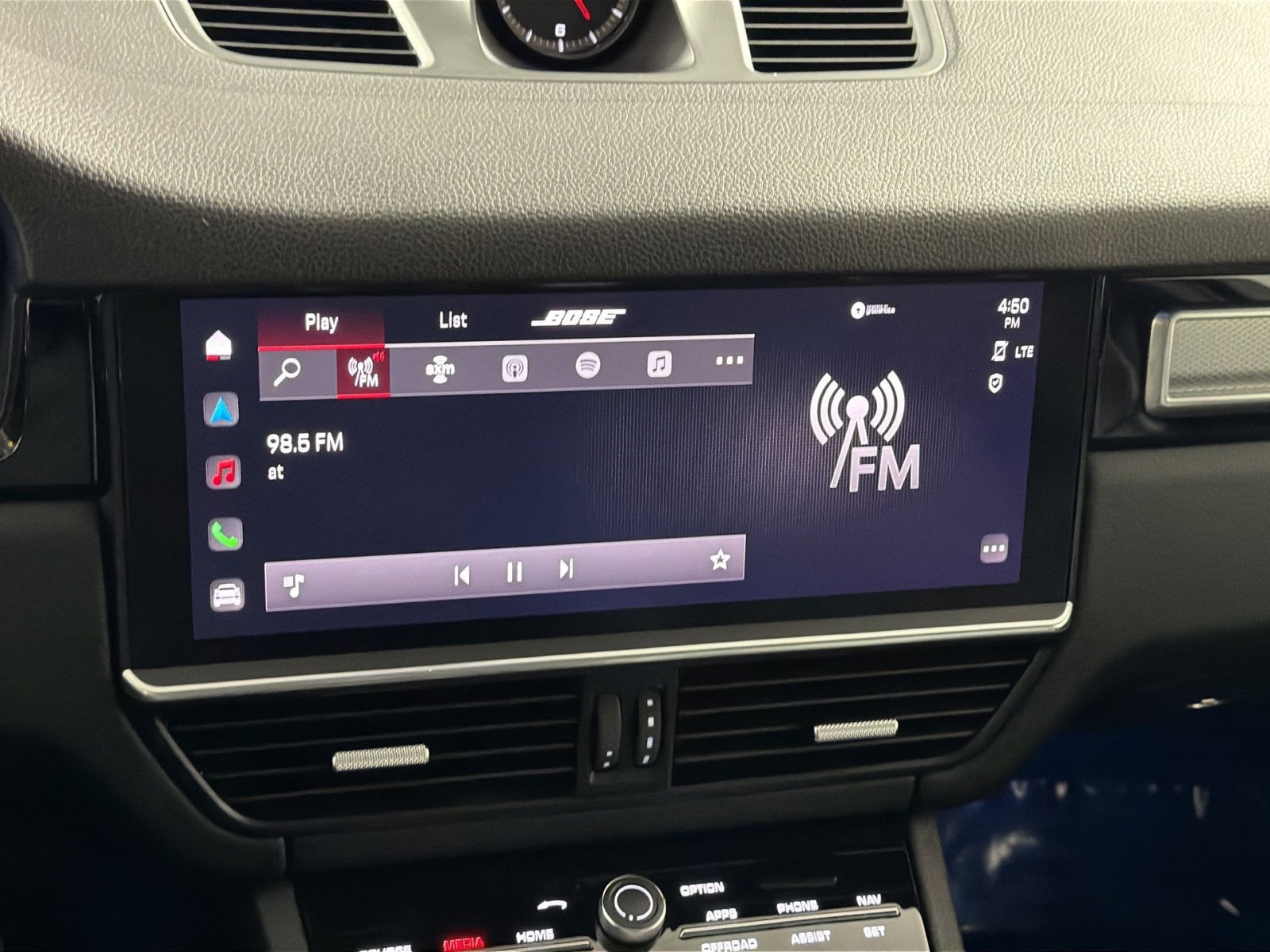 Used 2023 Porsche Cayenne Platinum Edition image 18