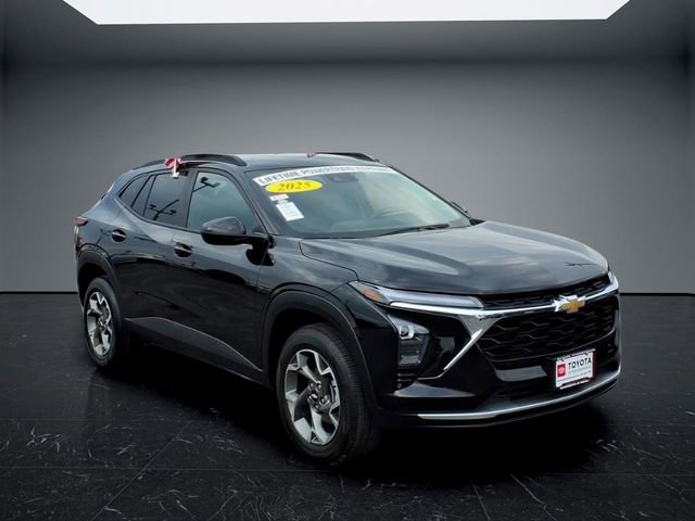 Used 2025 Chevrolet Trax LT FWD image 5
