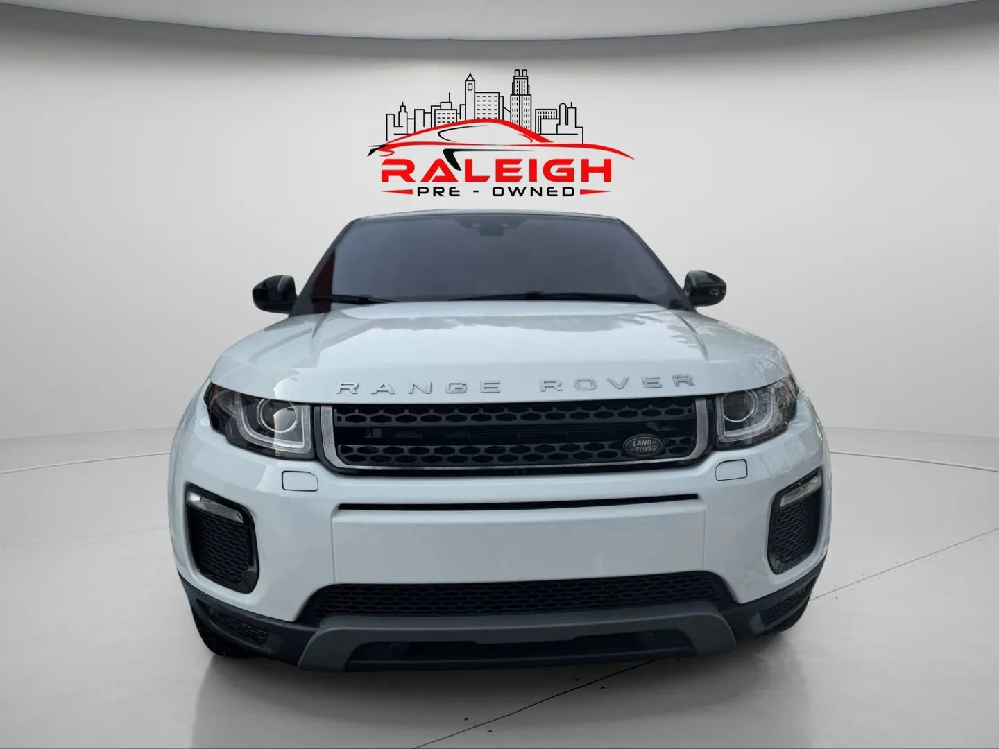 Used 2019 Land Rover Range Rover Evoque image 5