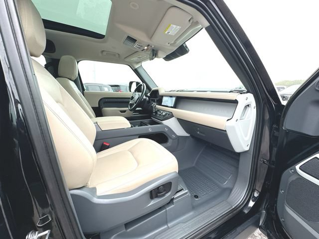 Used 2023 Land Rover Defender 90 SE AWD/4WD image 29