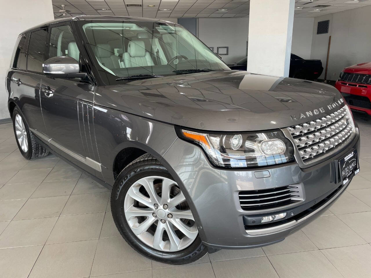 Used 2015 Land Rover Range Rover HSE image 1