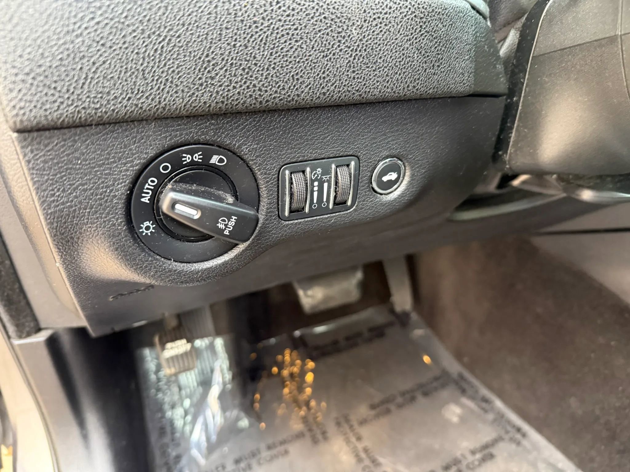 Used 2016 Dodge Charger SXT image 10